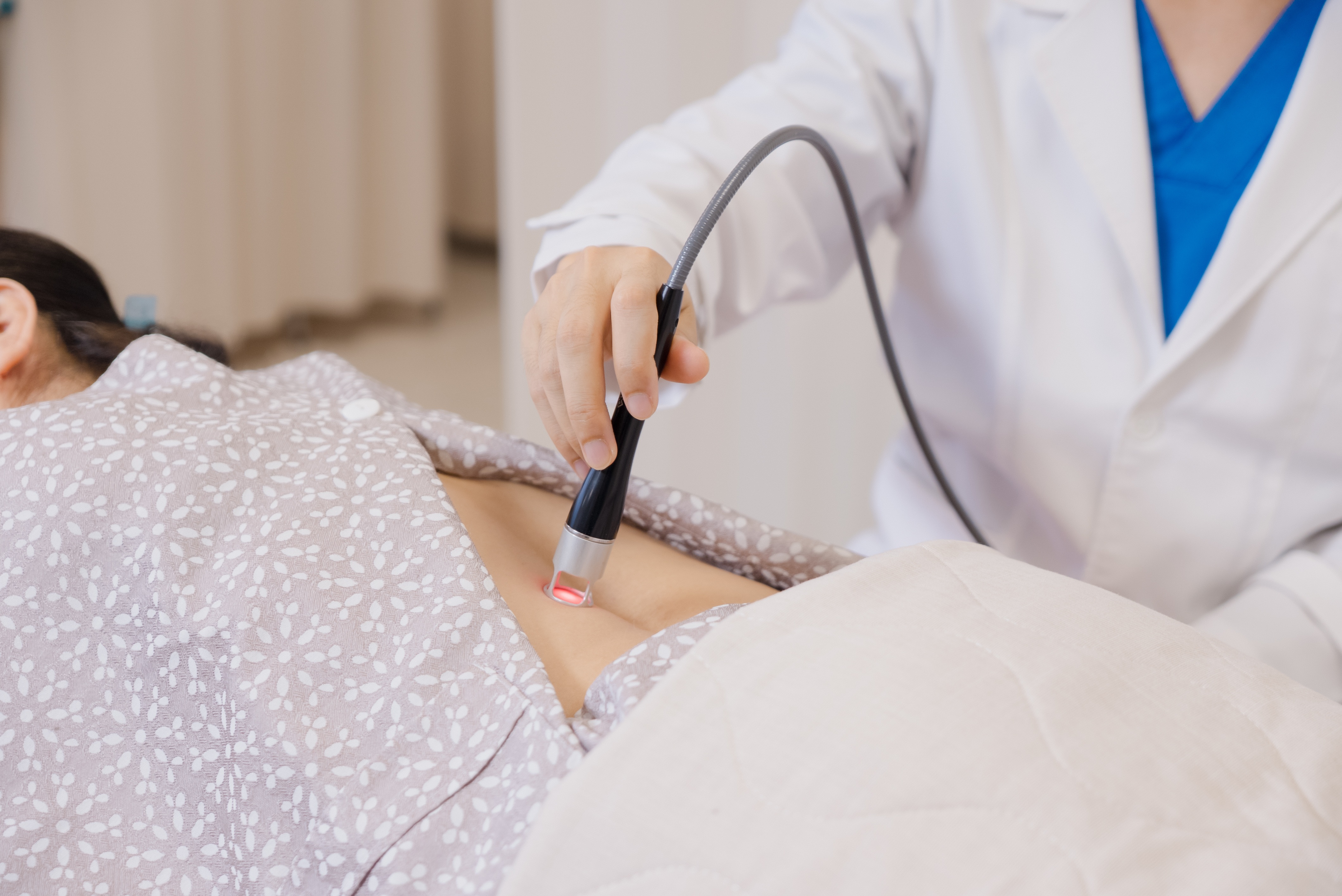 Ba sóng năng lượng cao điều trị đau lưng không lạm dụng thuốc - 4