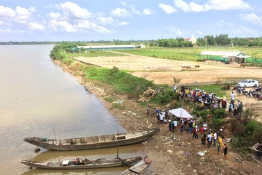 Nghi vấn cả gia đình nhảy sông tự vẫn, đã tìm thấy 2 thi thể