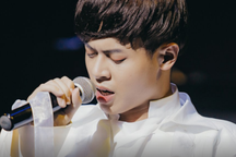 Chủ nhân hit "Ai mang cô đơn đi" ngừng ca hát 2 năm vì sự cố hát live