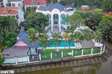 Nhiều địa phương có tình trạng san lấp, kè bờ, lấn sông