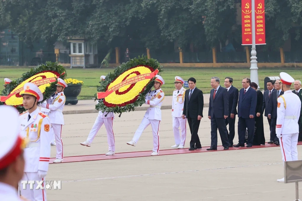 Lãnh đạo Đảng, Nhà nước vào Lăng viếng Bác nhân dịp Tết Nguyên đán Ất Tỵ 2025 - 1