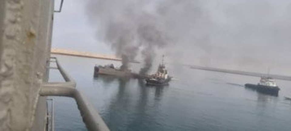Video vụ tàu chiến Iran bắn nhầm tên lửa vào đồng đội khiến 19 người chết - 3 Video vụ tàu chiến Iran bắn nhầm tên lửa vào đồng đội khiến 19 người chết - 3