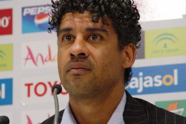 Rijkaard có thể kế vị Ancelotti tại Milan