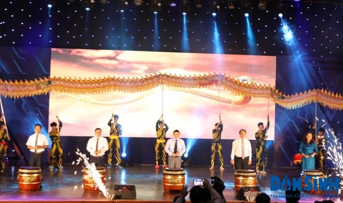 Ban tổ chức đánh trống khai hội