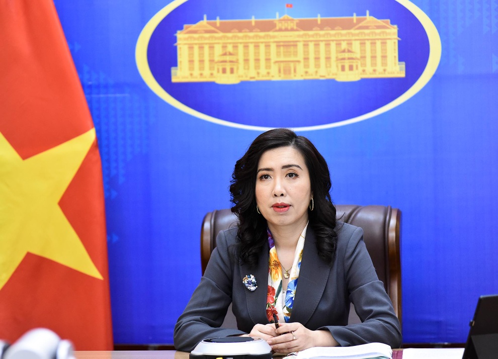 Việt Nam lên tiếng việc tàu Trung Quốc phun vòi rồng ở Trường Sa - 1 Việt Nam lên tiếng việc tàu Trung Quốc phun vòi rồng ở Trường Sa - 1