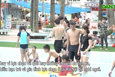 Công viên nước, vườn thú Thủ Lệ chật cứng du khách ngày 30/4