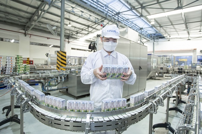 Lô sản phẩm sữa tươi đầu tiên được Vinamilk sản xuất và xuất khẩu thành công đi Trung Quốc trong giai đoạn nhiều trở ngại vì diễn biến dịch Covid-19 tại Việt Nam