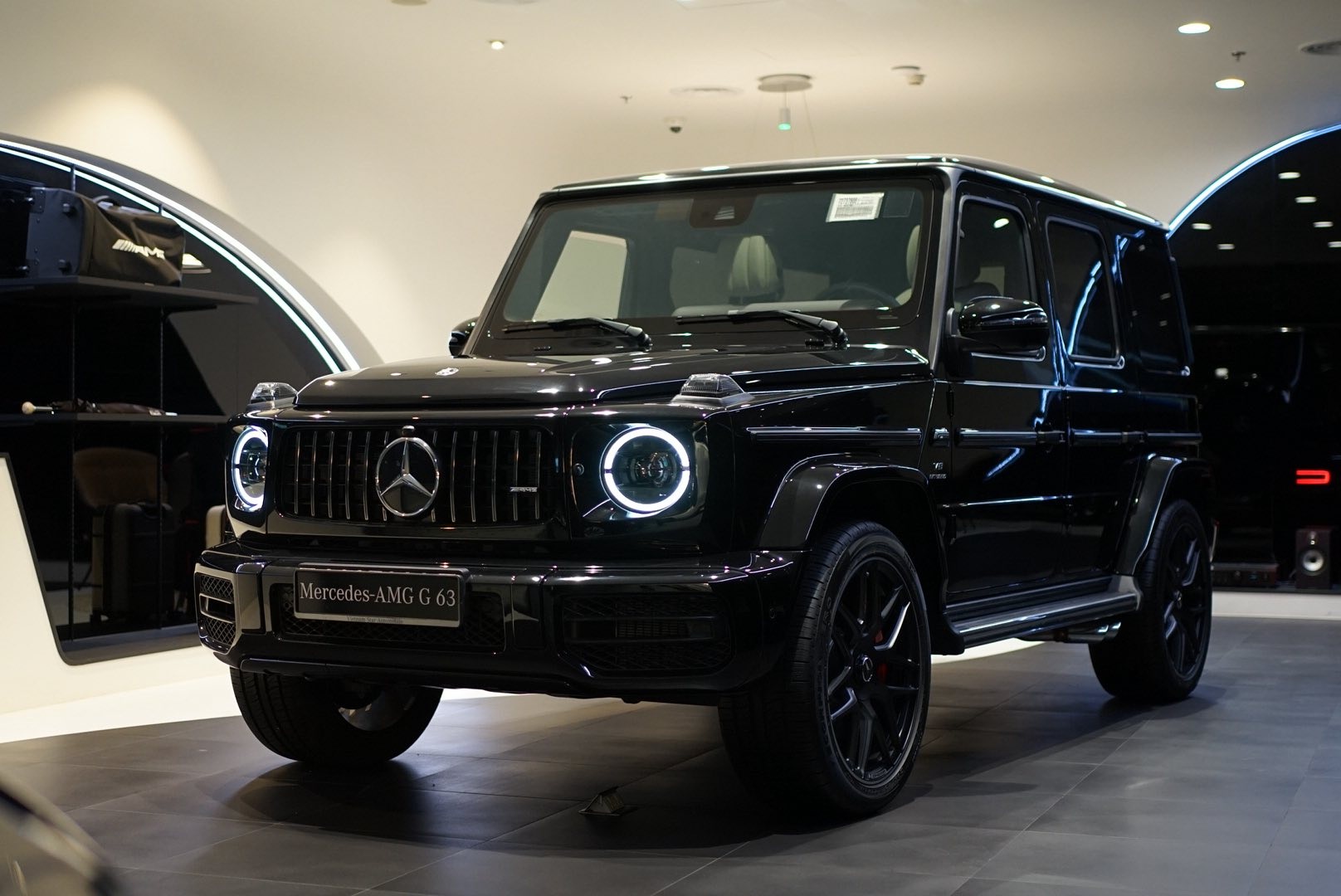 SUV hạng sang từng “cháy hàng” triền miên, nay giảm gần 2 tỷ đồng để xả kho - 1