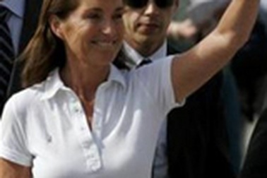 Đệ nhất phu nhân Pháp đang “đột kích”chính trường?