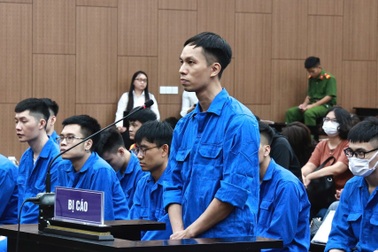 Nhân viên nhóm cho vay lãi nặng 2.190% "tự học chửi khách trên mạng"