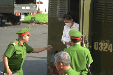 Bà Hàn Ni hầu tòa trong vụ xúc phạm bà Nguyễn Phương Hằng