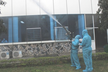 Phong tỏa cả thị trấn vì cán bộ coi thi nhiễm SARS-CoV-2