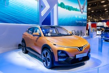 Khách Việt có thể đặt hàng xe điện VinFast VF 6 và VF 7 từ tháng 3