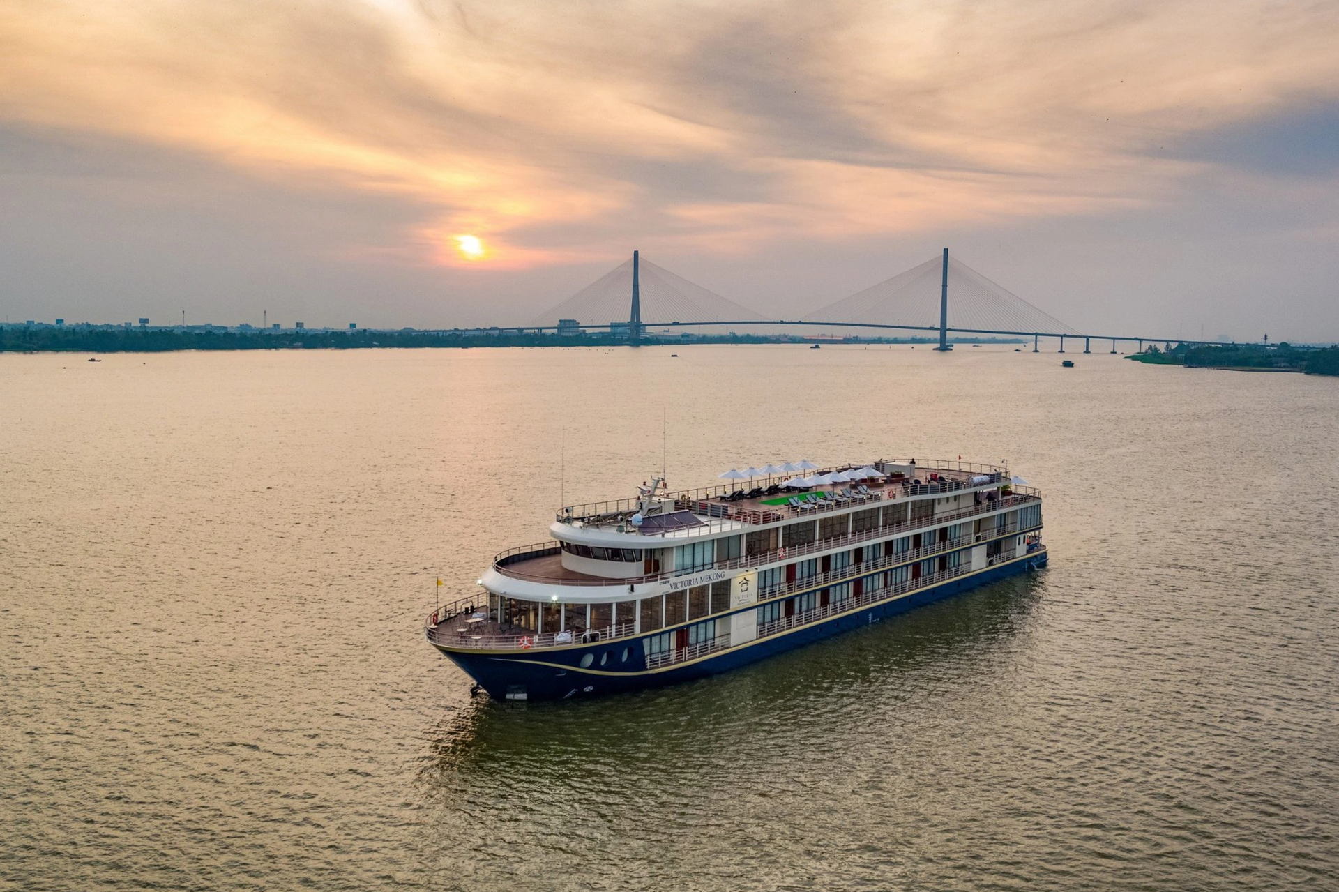 Cận cảnh du thuyền triệu đô trên sông Mekong: Có sân golf, rạp phim