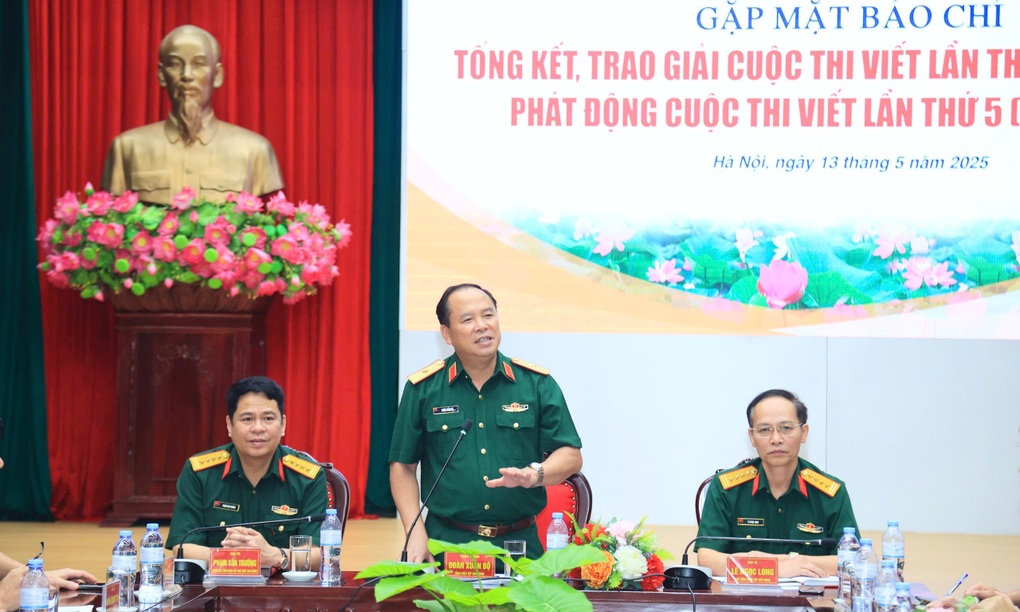30 tác phẩm đạt giải cuộc thi viết về Bảo vệ nền tảng tư tưởng của Đảng - 1 30 tác phẩm đạt giải cuộc thi viết về Bảo vệ nền tảng tư tưởng của Đảng - 1