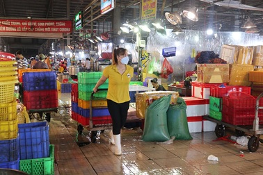 Phận nữ cửu vạn ở chợ đêm Bình Điền