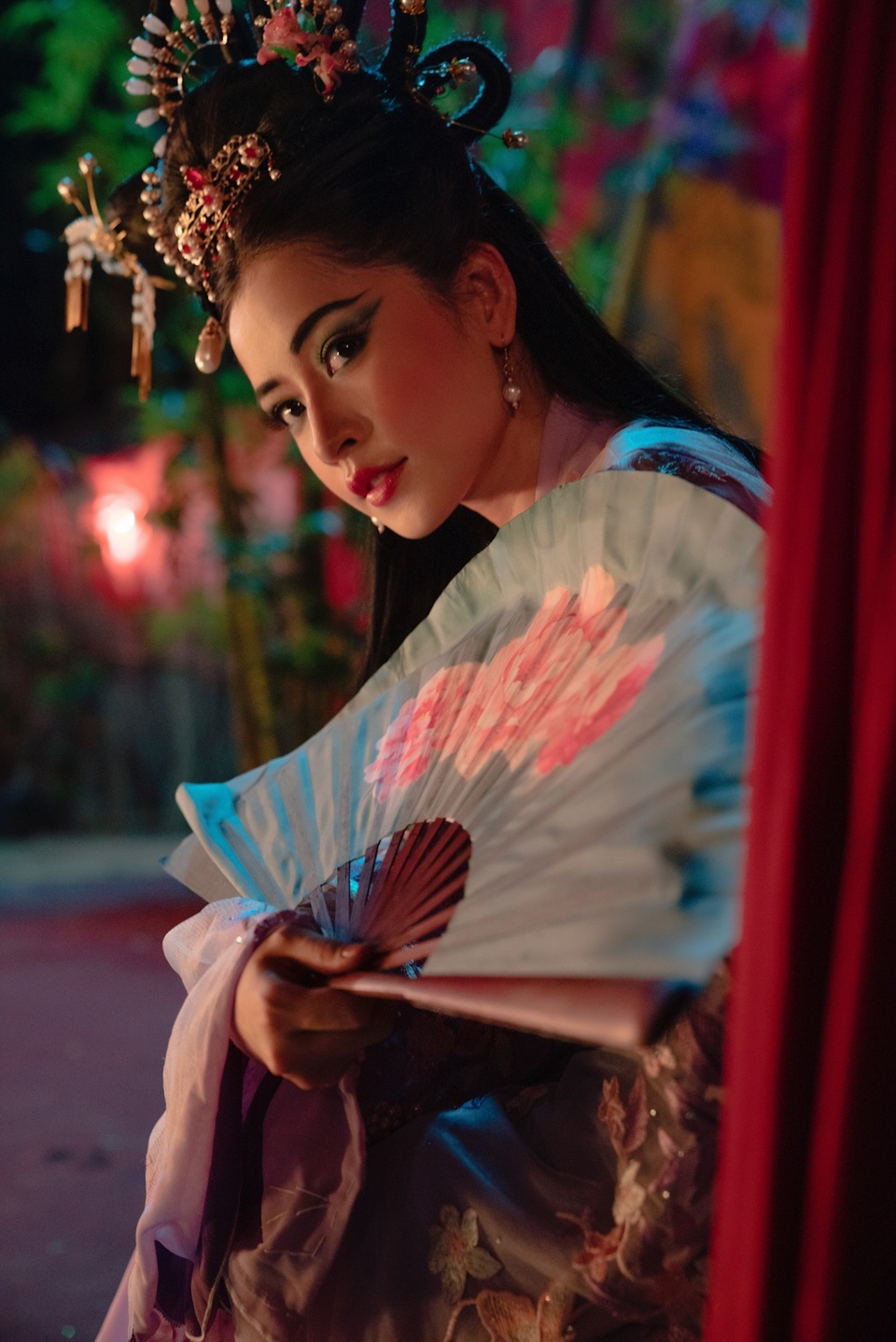 Chi Pu hóa thân Thái hậu Dương Vân Nga - 1