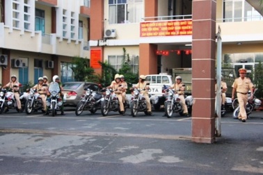 Dẹp xe dù, hàng rong trước khu du lịch Suối Tiên