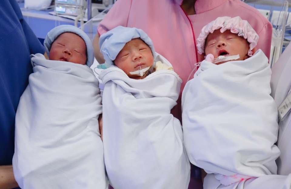 Bác sĩ chẩn đoán song thai, 3 hài nhi chào đời non tháng - 3 Bác sĩ chẩn đoán song thai, 3 hài nhi chào đời non tháng - 3