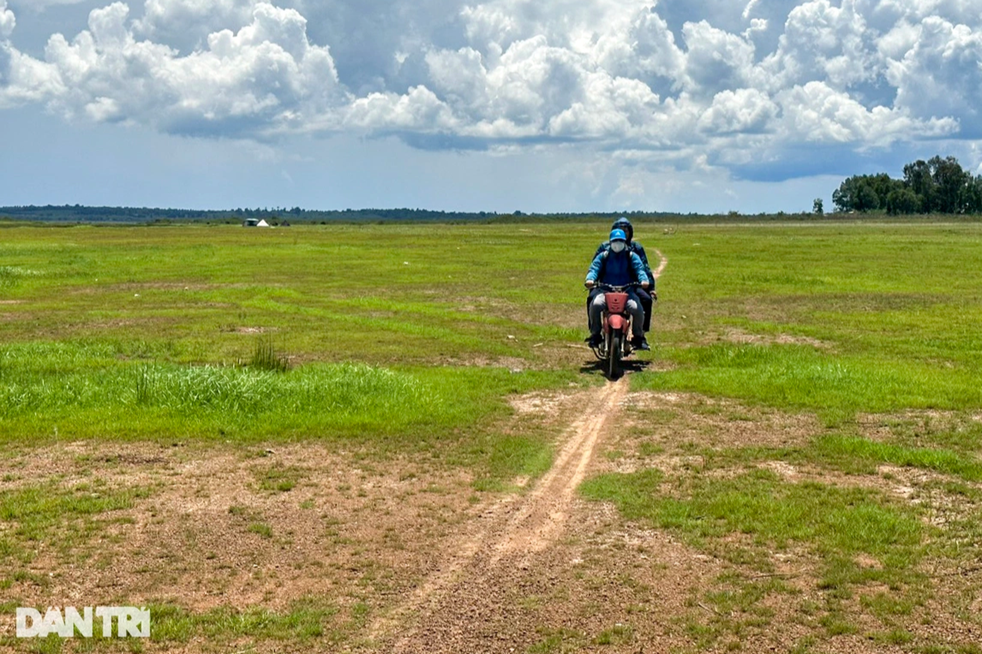 Hồ Trị An trơ đáy như hoang mạc giữa mùa khô - 9 Hồ Trị An trơ đáy như hoang mạc giữa mùa khô - 9