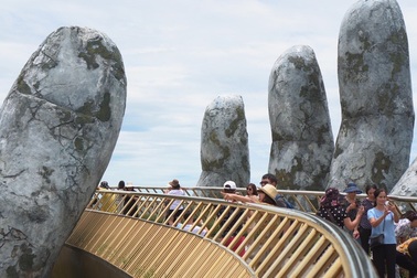 Du khách đổ về Bà Nà Hill đông nghịt