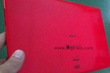 Lộ hình ảnh máy tính bảng màu đỏ chạy Windows RT của Nokia