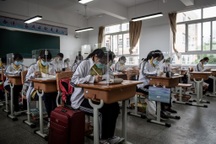 Trung Quốc: Học sinh Bắc Kinh đeo vòng theo dõi thân nhiệt