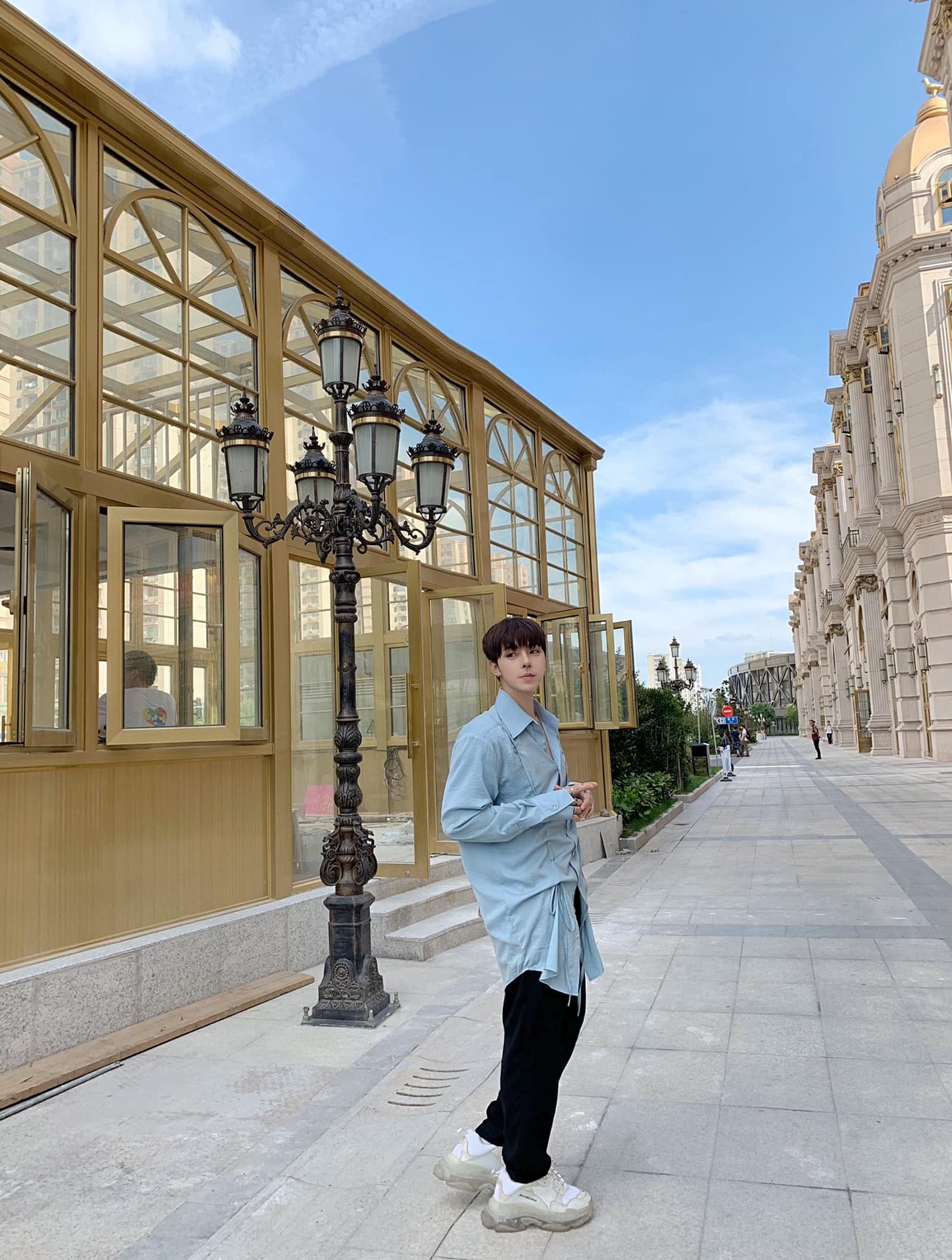 Chàng trai Đà Nẵng chi 1 tỷ đồng để sửa mặt phong thủy - 5 Chàng trai Đà Nẵng chi 1 tỷ đồng để sửa mặt phong thủy - 5