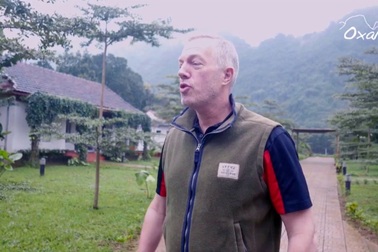 Clip: Đại sứ Mỹ Ted Osius làm bánh chưng là chúc Tết người dân Việt Nam