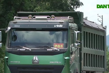 Hà Nội: Xe quá khổ, quá tải “đại náo” vùng ven đô