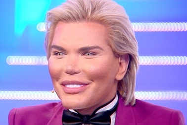 "Búp bê Ken" Rodrigo Alves cân nhắc việc chuyển giới