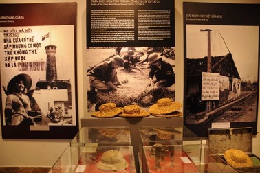 Trưng bày 200 hiện vật nhân 45 năm chiến thắng “Hà Nội - Điện Biên Phủ trên không”