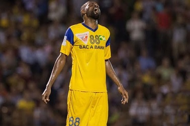 Cựu ngoại binh SL Nghệ An đột tử trên sân