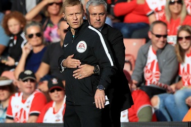 Tiết lộ lý do khiến HLV Mourinho bị đuổi ở trận gặp Southampton