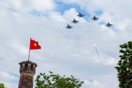 Những đảng viên đặc biệt bay giữa bầu trời