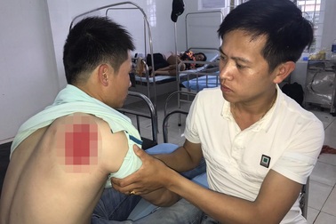 Nghe tin bố bị chửi, con trai bí thư xã đánh người nhập viện?