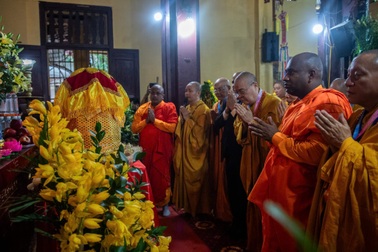 Xá lợi Đức Phật được cung rước về chùa Quán Sứ