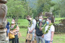 Khách quốc tế "xông đất" Khu đền tháp Mỹ Sơn sau gần 2 năm "đóng băng"