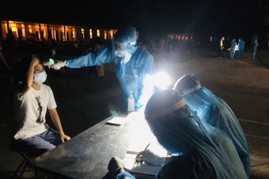 Hàng nghìn người dân phải cách ly, một số người có dấu hiệu ho, sốt