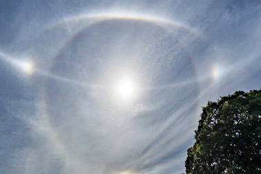 Bí ẩn quầng sáng cực hiếm xuất hiện trên bầu trời