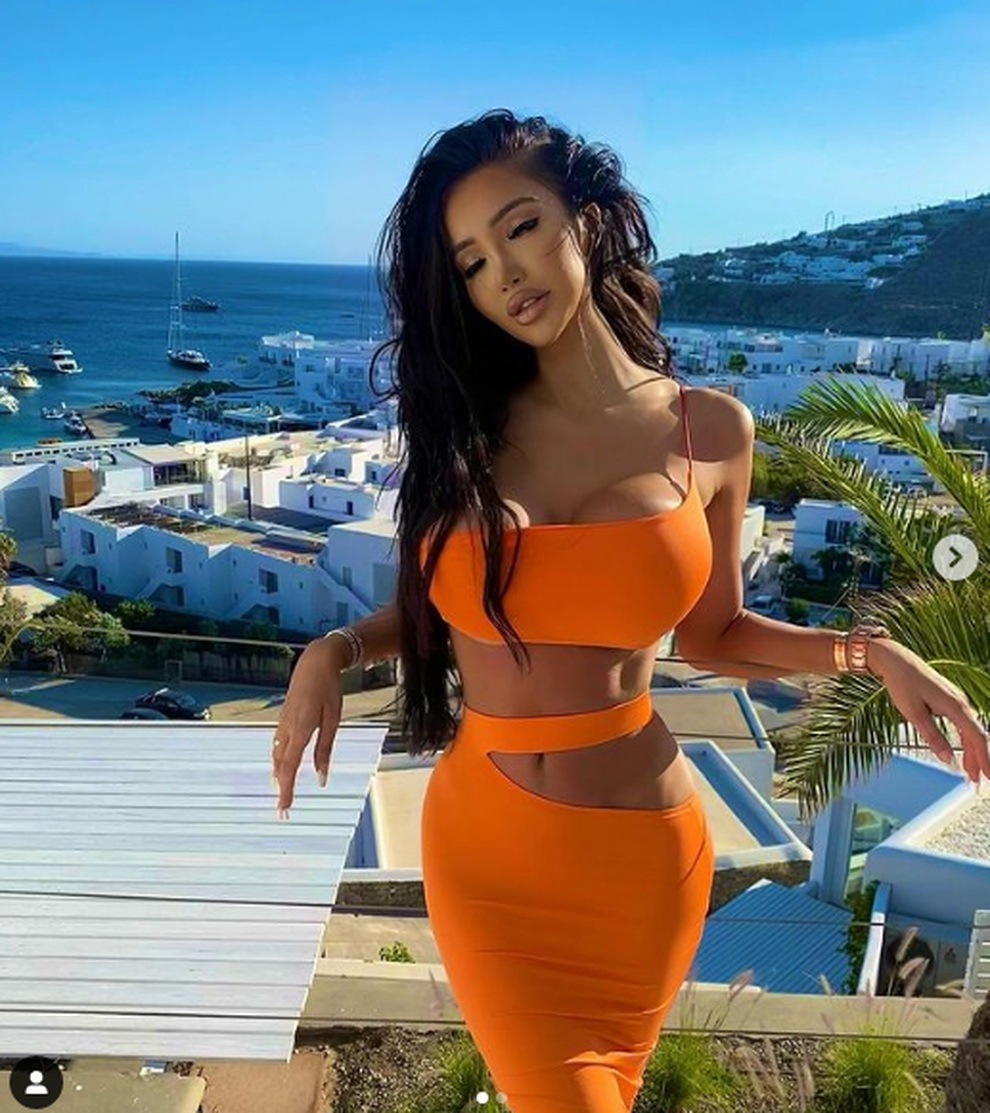 Người mẫu Playboy khoe ngực nảy nở với váy gợi cảm - 6 Người mẫu Playboy khoe ngực nảy nở với váy gợi cảm - 6