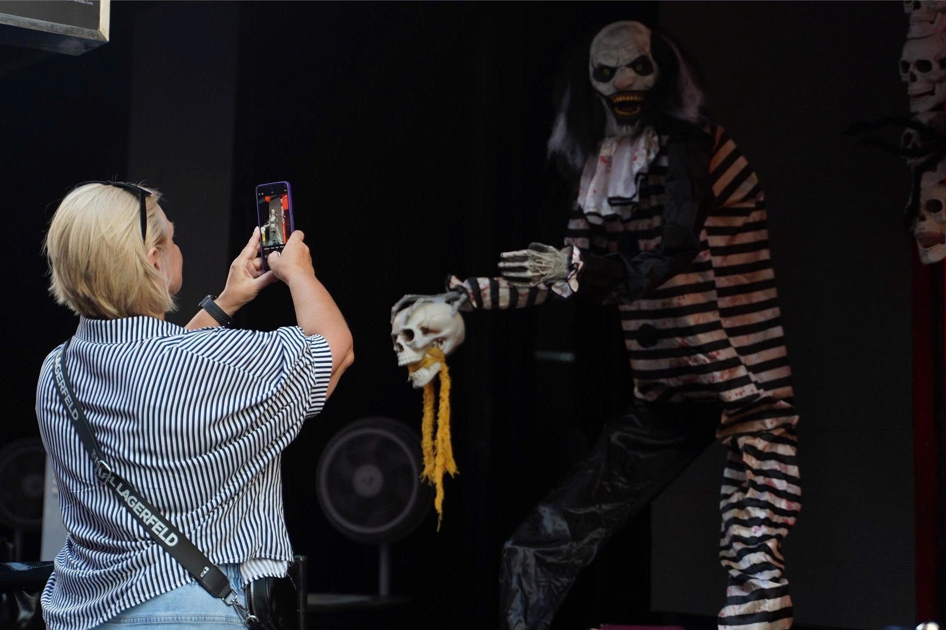 Đường phố TPHCM ngập tràn ma quỷ dịp lễ Halloween - 11 Đường phố TPHCM ngập tràn ma quỷ dịp lễ Halloween - 11