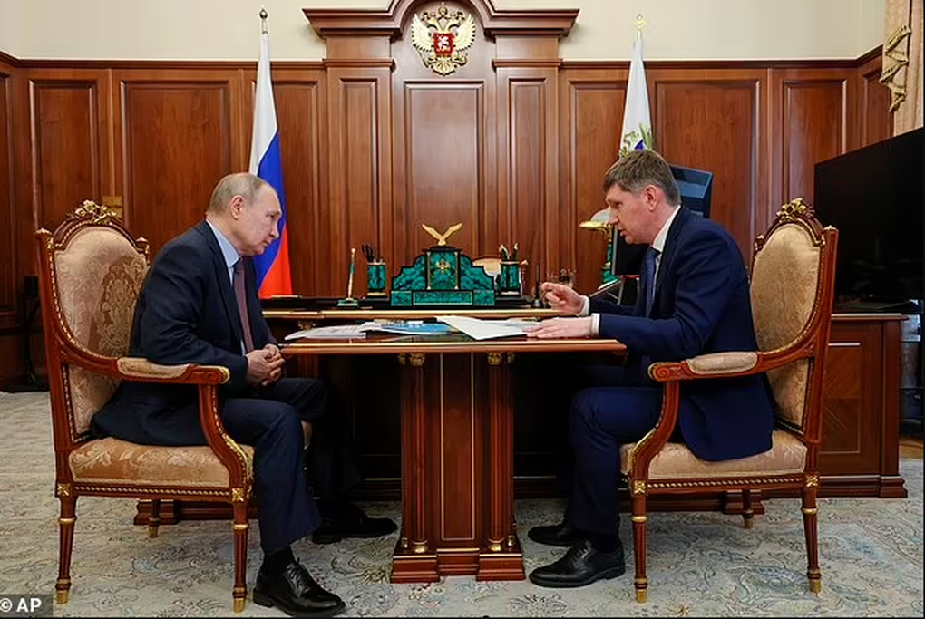 Tổng thống Putin lần đầu xuất hiện sau vụ UAV tấn công Điện Kremlin - 1 Tổng thống Putin lần đầu xuất hiện sau vụ UAV tấn công Điện Kremlin - 1