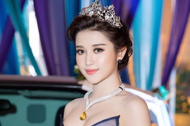 Huyền My lên tiếng một lần duy nhất chuyện mải selfie, trễ máy bay 30 phút