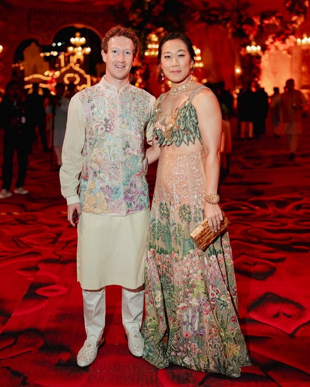 View - CEO Facebook và vợ mặc đồ "phô trương" tại bữa tiệc của tỷ phú Ấn Độ | Báo Dân trí