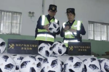 Choáng trước mê trận hàng nhái của Trung Quốc "ăn theo" mùa World Cup