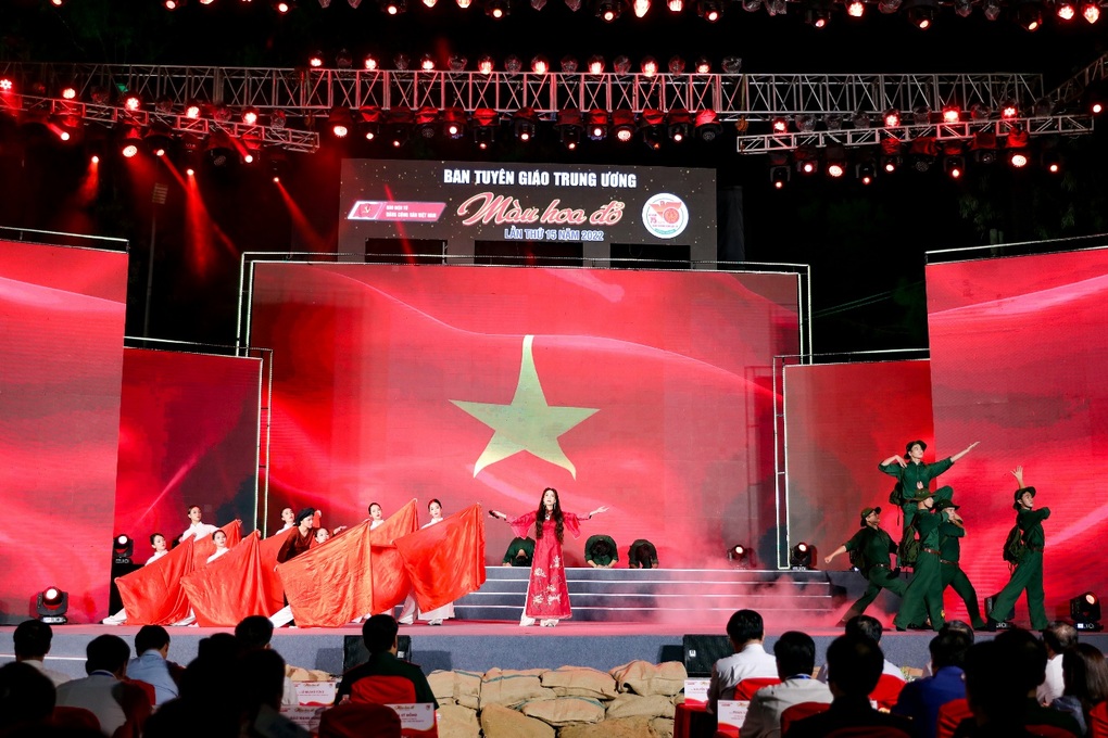 Xúc động các hình ảnh trong Chương trình Màu hoa đỏ - 6