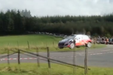 Những khoảnh khắc khó tin trong các cuộc đua đường trường