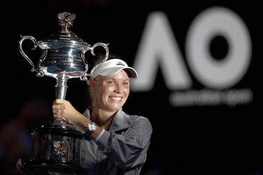 Australian Open: Vượt qua Halep, Wozniacki giành cúp bạc