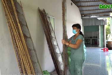 Nghệ nhân U60 tiết lộ bí quyết làm bánh tráng ngon không đủ bán cho khách